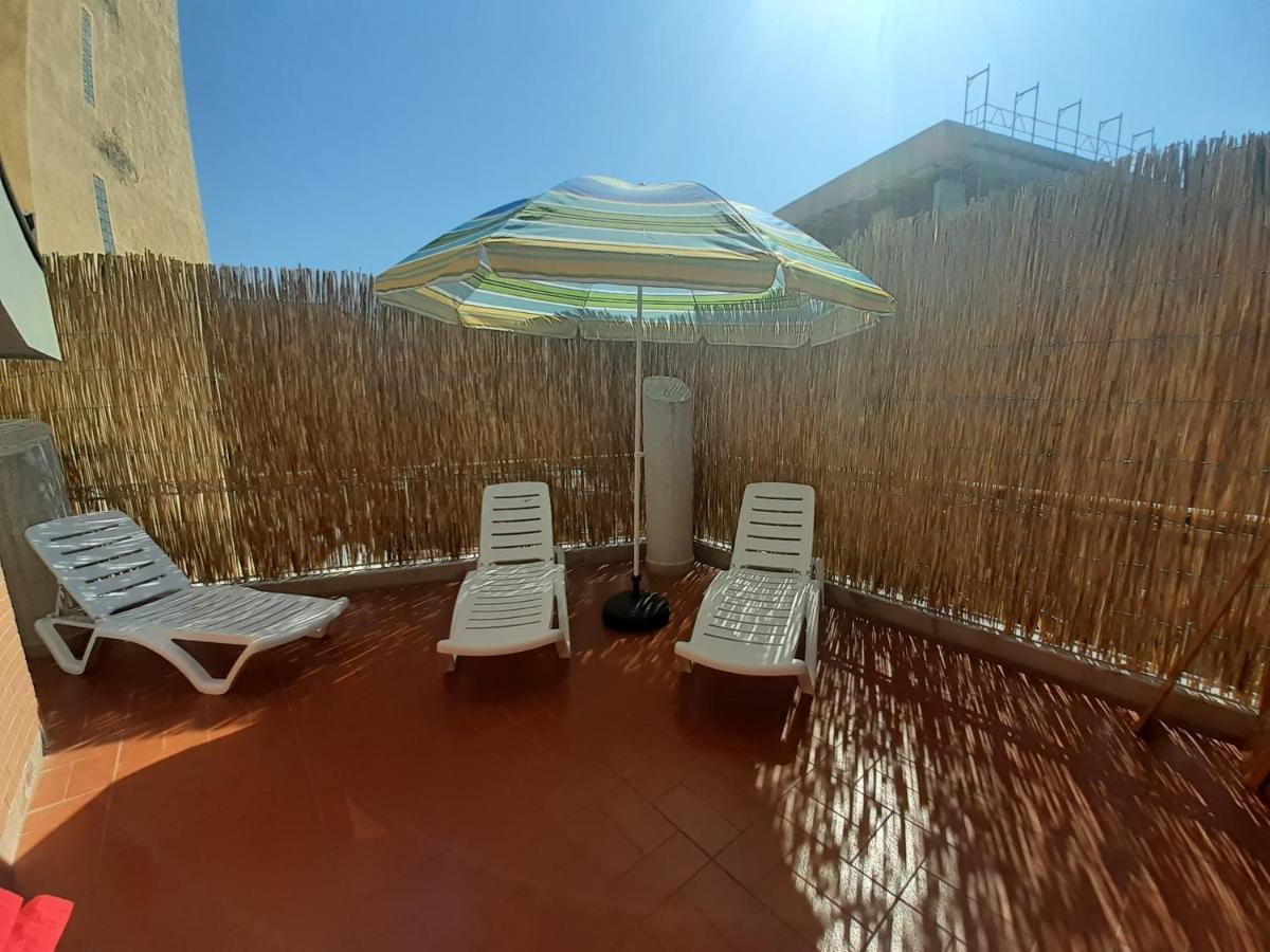 The Golden Rooster Hostel Tirana Exterior foto