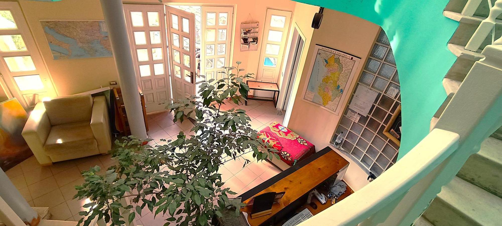 The Golden Rooster Hostel Tirana Exterior foto